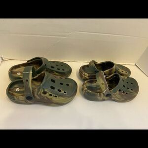 2 Kids Croc style shoes Camo medium